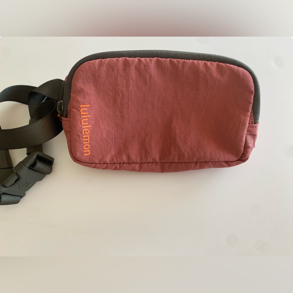 Lululemon mini belt bag